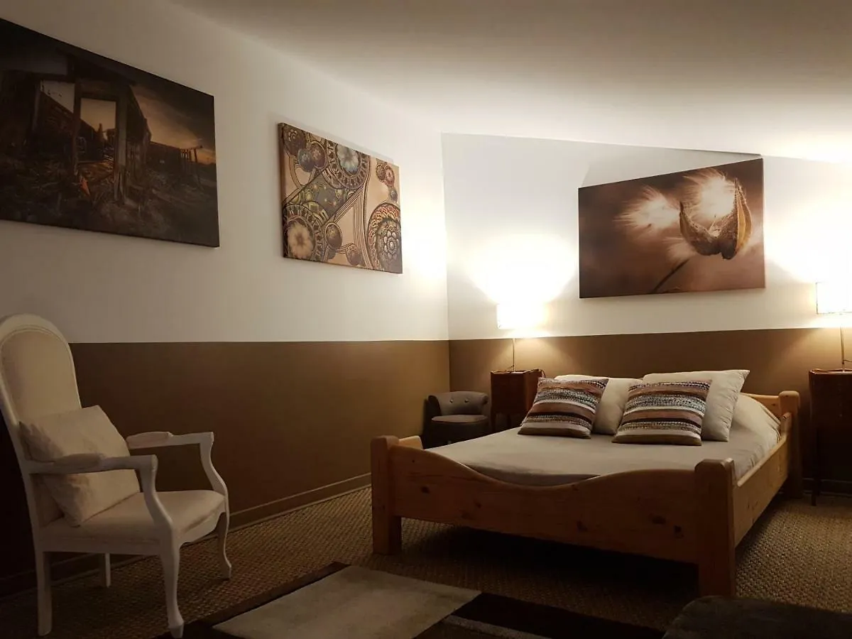 Le Mas De Roussillon Bed & Breakfast Roussillon  0*, Roussillon (Vaucluse) France